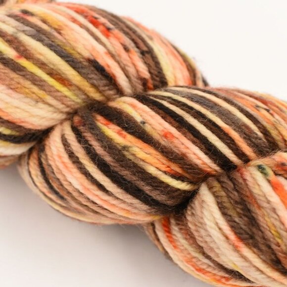 The Yarns of Rhichard Devrieze SW Merino Yarn Worsted Weight 175 Yd Color Fondly - Picture 2 of 4